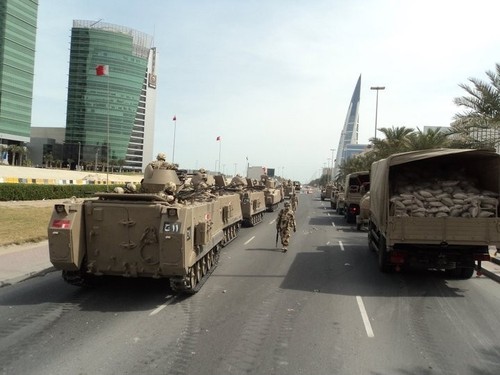 40_bahrain-army-response-manama_11.05.11-l.jpg