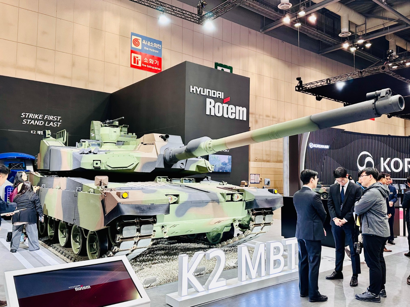 دبابة K2 Black Panther الكورية الجنوبية من تصنيع هيونداي روتم في معرض ADEX، سول، 20 أكتوبر 2025 - سول دبابة K2 Black Panther الكورية الجنوبية من تصنيع هيونداي روتم في معرض ADEX، سول، 20 أكتوبر 2025 - سول