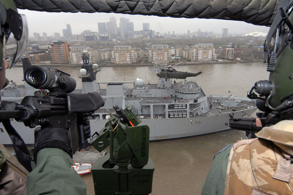 HMS_Bulwark_demonstrates_capabilities_in_London_2.jpg