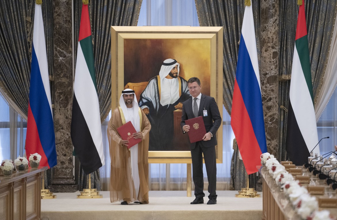 محمد بن زايد و الرئيس الروسي يشهدان تبادل إتفاقيات ومذكرات تفاهم بين البلدين