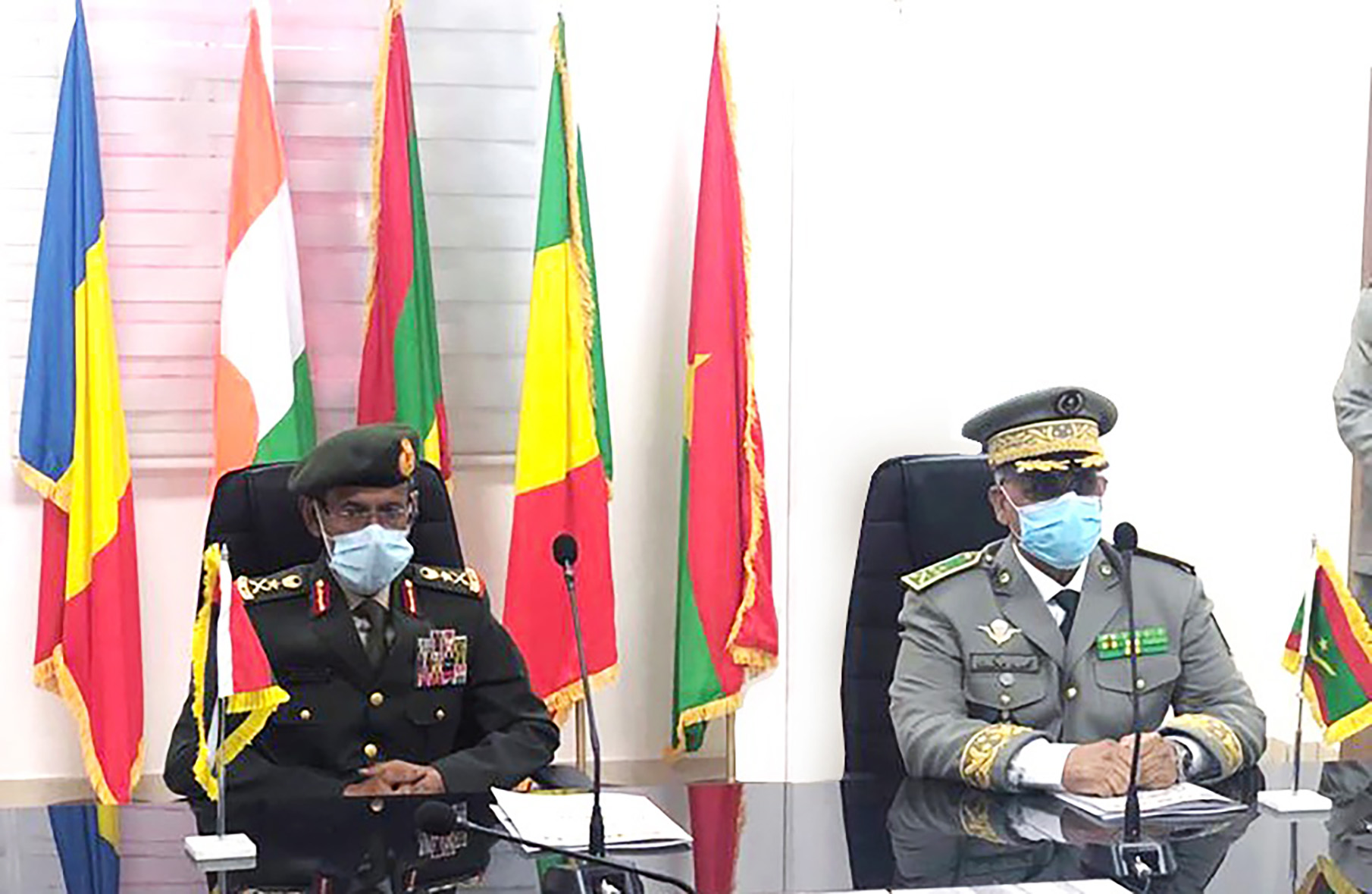 الرئيس الموريتاني يستقبل رئيس أركان القوات المسلحة ويمنحه وسام كوماندور في نظام الاستحقاق الوطني