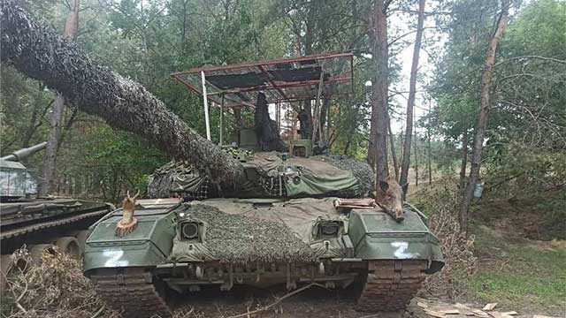 أحدث دبابات T-90M الروسية ذات المظهر الغريب بدرع مخصص أحدث دبابات T-90M الروسية ذات المظهر الغريب بدرع مخصص