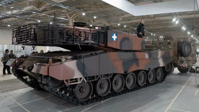 إليك أول دبابات Leopard 2A4 على الإطلاق مع ERA المجهز بالمصنع إليك أول دبابات Leopard 2A4 على الإطلاق مع ERA المجهز بالمصنع