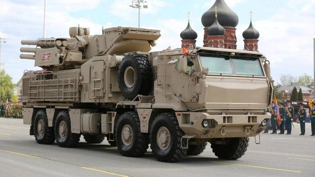 روسيا تعرض نسخة معدلة من منظومة بانتسير-إس1إم في عرض عسكري في تولا روسيا تعرض نسخة معدلة من منظومة بانتسير-إس1إم في عرض عسكري في تولا