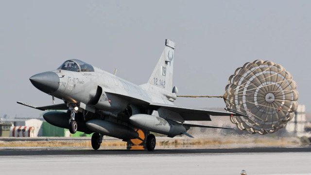 تحول غير متوقع: طائرات JF-17 الباكستانية تحل محل أسطول F-16 العراقي القديم تحول غير متوقع: طائرات JF-17 الباكستانية تحل محل أسطول F-16 العراقي القديم