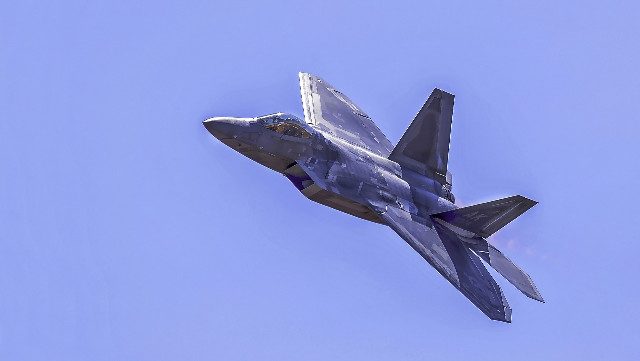 الجيش لا يريد الطائرة إف-22، والسياسيون يريدون الطائرة إف-22 الجيش لا يريد الطائرة إف-22، والسياسيون يريدون الطائرة إف-22