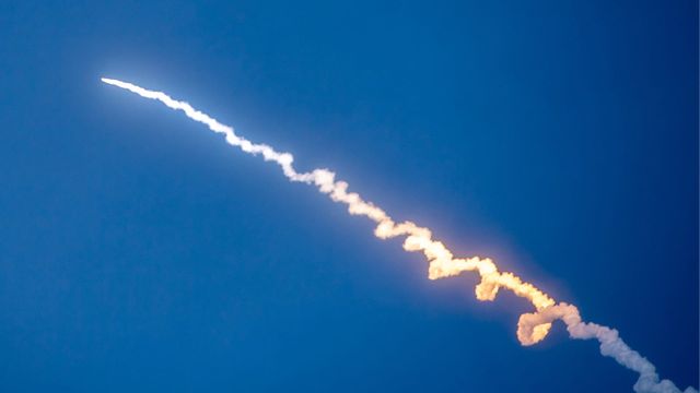 صاروخ هيتز 3 الإسرائيلي أو صاروخ إس إم 3 التابع للبحرية الأميركية يرصد تهديداً إيرانياً خارج الغلاف الجوي صاروخ هيتز 3 الإسرائيلي أو صاروخ إس إم 3 التابع للبحرية الأميركية يرصد تهديداً إيرانياً خارج الغلاف الجوي