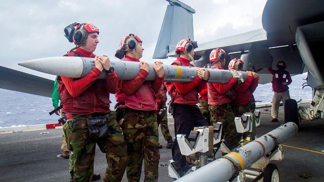 سنغافورة تقرر شراء 54 صاروخا من طراز AIM-120C-8 AMRAAMs الأمريكية سنغافورة تقرر شراء 54 صاروخا من طراز AIM-120C-8 AMRAAMs الأمريكية