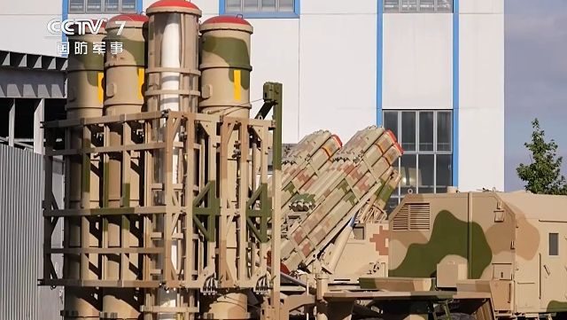 الصين تكشف عن نظام دفاع جوي متطور من طراز Buk، والذي أطلق عليه الآن اسم Red Banner-16FE الصين تكشف عن نظام دفاع جوي متطور من طراز Buk، والذي أطلق عليه الآن اسم Red Banner-16FE