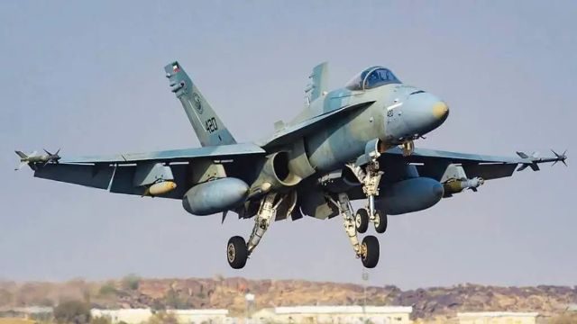 أسطول ماليزيا ينمو، 30 طائرة من طراز F/A-18 ستتزامن مع طائرات Su-30 الروسية أسطول ماليزيا ينمو، 30 طائرة من طراز F/A-18 ستتزامن مع طائرات Su-30 الروسية