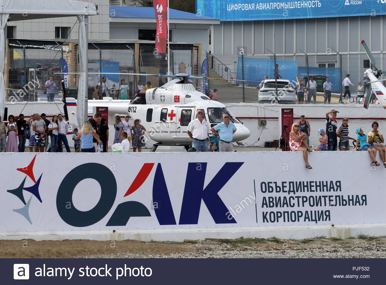 gelendzhik-russia-06th-sep-2018-krasnodar-territory-russia-september-6-2018-visitors-at-the-2018-hydroaviasalon-international-exhibition-of-hydroaviation-held-in-the-town-of-gelendzhik-krasnodar-territory-marina-lystsevatass-credit-itar-tass-news-agencyalamy-live-news-PJF532.jpg