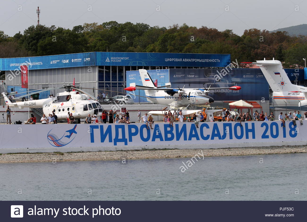 gelendzhik-russia-06th-sep-2018-krasnodar-territory-russia-september-6-2018-visitors-at-the-2018-hydroaviasalon-international-exhibition-of-hydroaviation-held-in-the-town-of-gelendzhik-krasnodar-territory-marina-lystsevatass-credit-itar-tass-news-agencyalamy-live-news-PJF53C.jpg