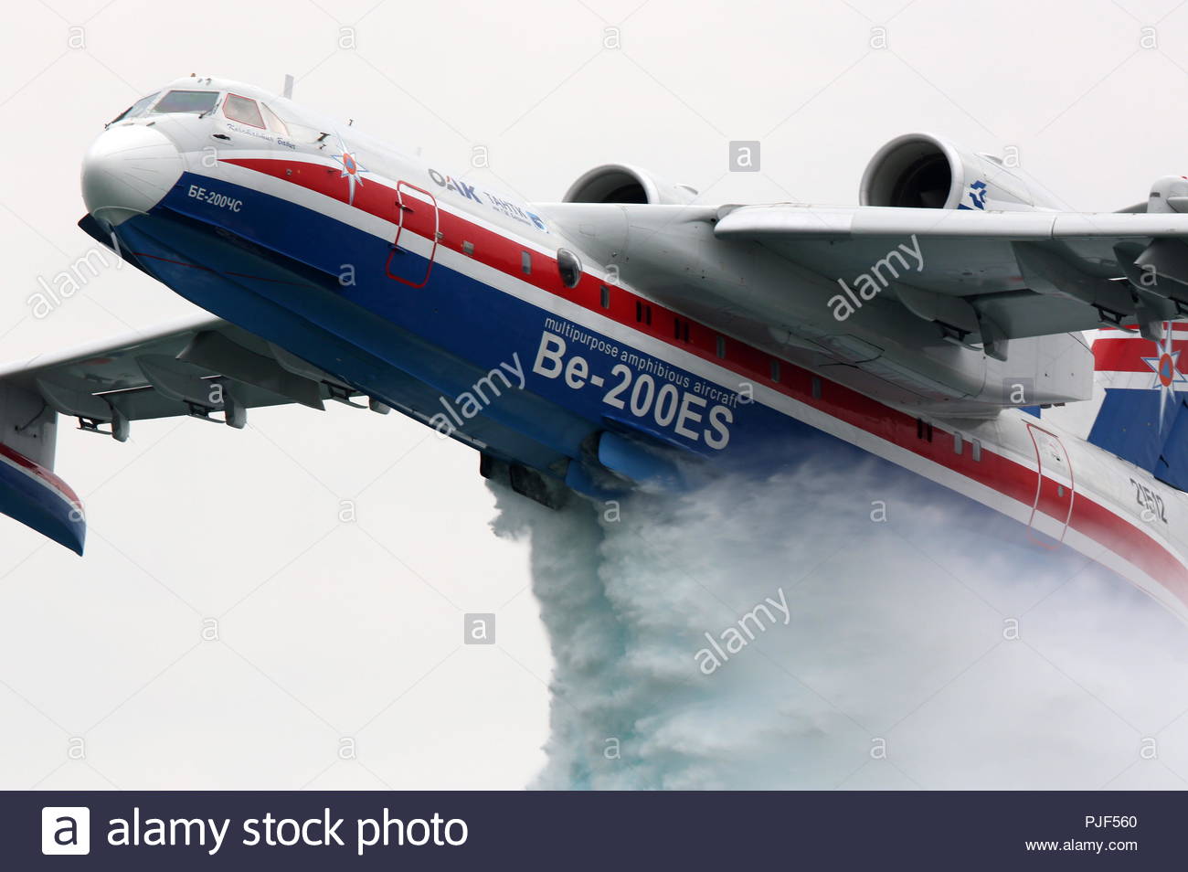 gelendzhik-russia-06th-sep-2018-krasnodar-territory-russia-september-6-2018-a-beriev-be-200es-e-amphibious-aircraft-drops-water-at-the-2018-hydroaviasalon-international-exhibition-of-hydroaviation-held-in-the-town-of-gelendzhik-krasnodar-territory-marina-lystsevatass-credit-itar-tass-news-agencyalamy-live-news-PJF560.jpg