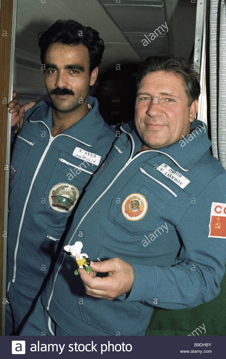 soviet-cosmonaut-vladimir-lyakhov-right-and-afghan-space-researcher-B9DHBY.jpg