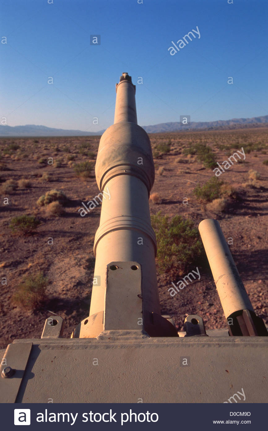 view-from-the-turret-of-an-m1a1-abrams-battle-tank-of-the-120mm-main-D0CM9D.jpg