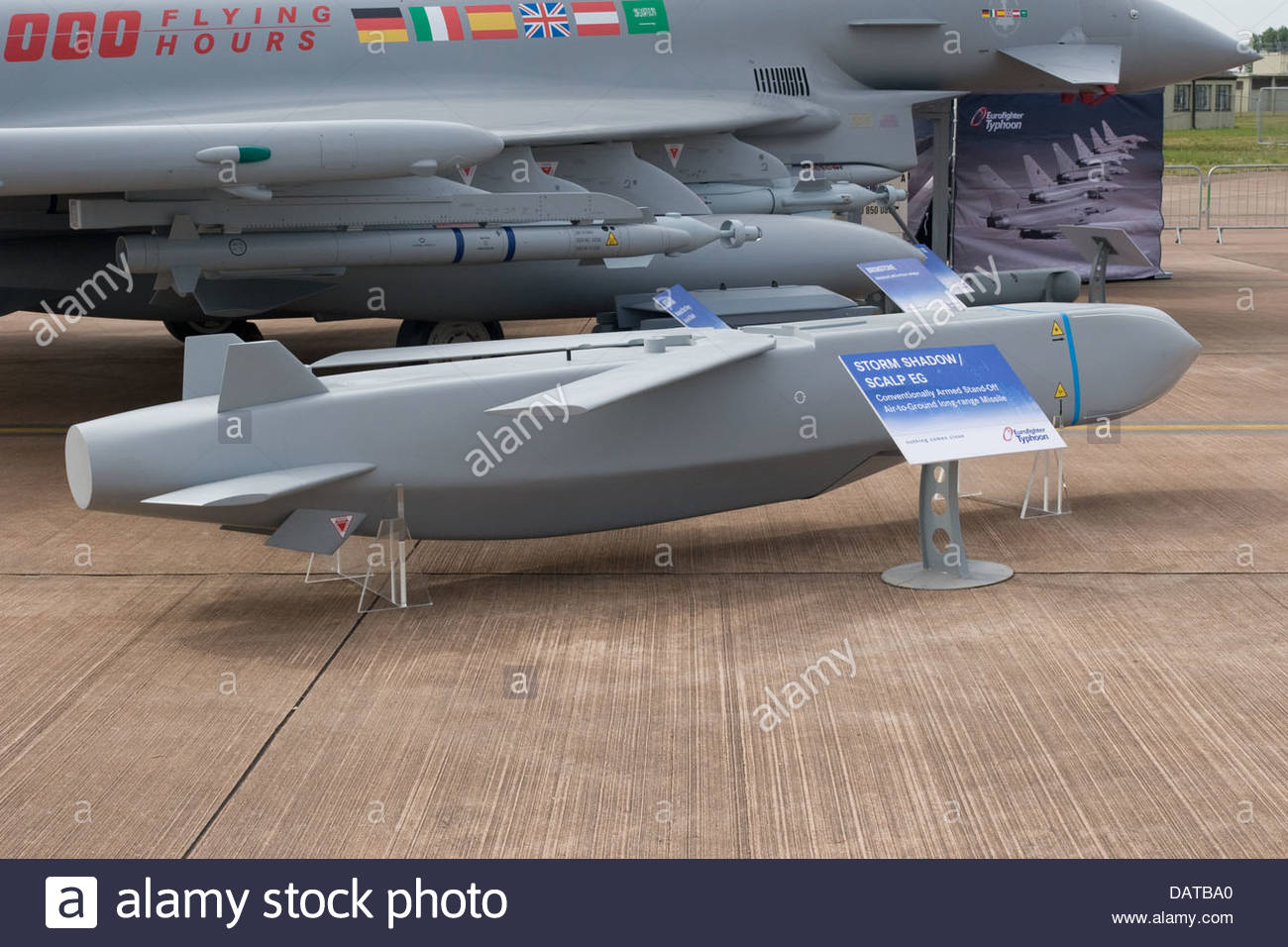 mbda-storm-shadow-cruise-missile-on-display-at-royal-international-DATBA0.jpg