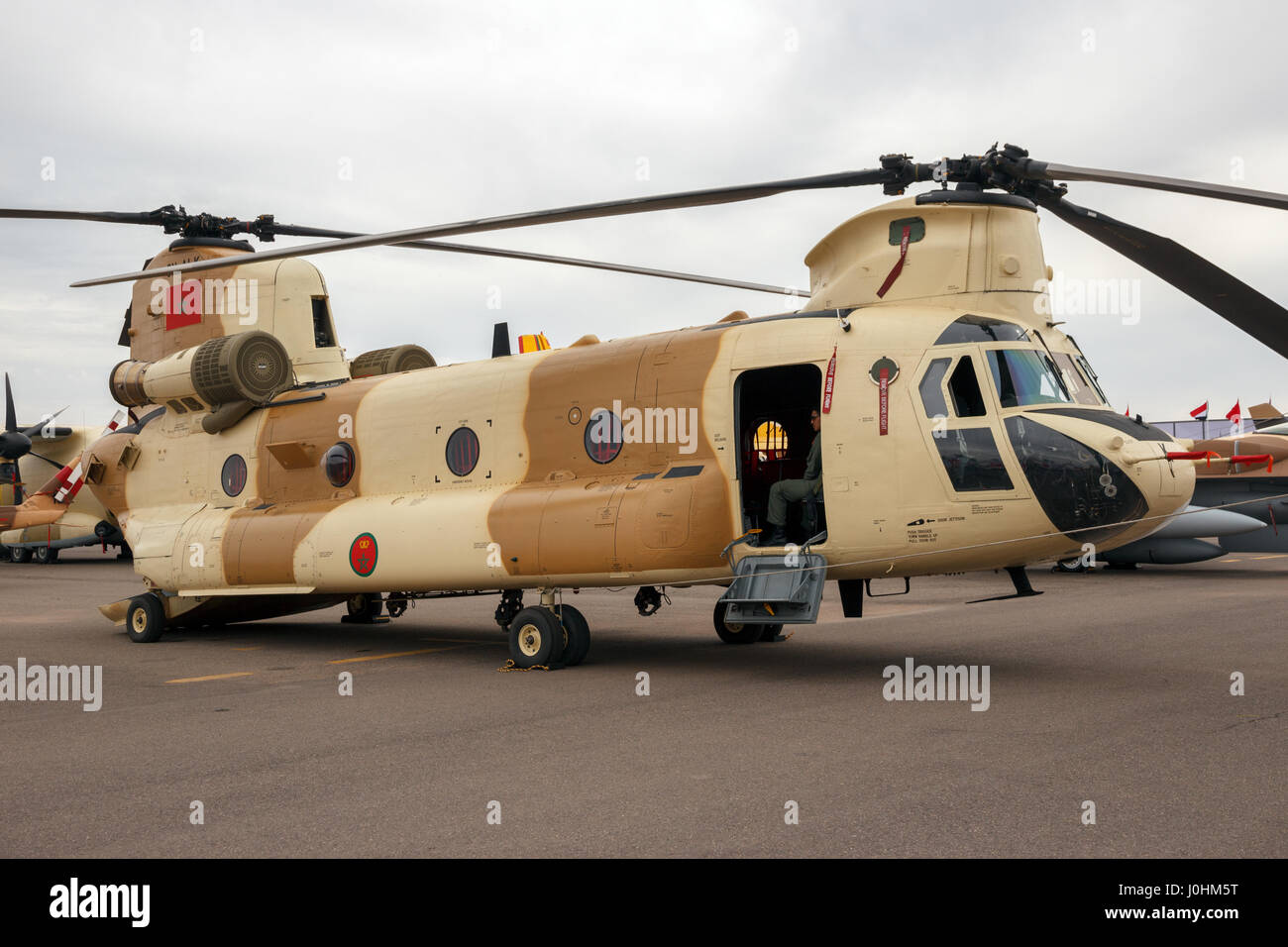 marrakech-morocco-apr-28-2016-new-ch-47d-chinook-helicopter-at-the-J0HM5T.jpg