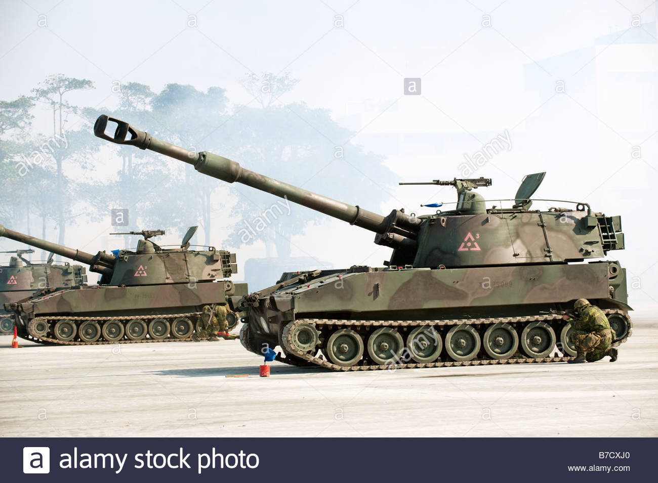 m109a2-155mm-sp-howitzer-lors-dexercices-militaires-a-la-58eme-commande-dartillerie-taichung-taiwan-b7cxj0.jpg