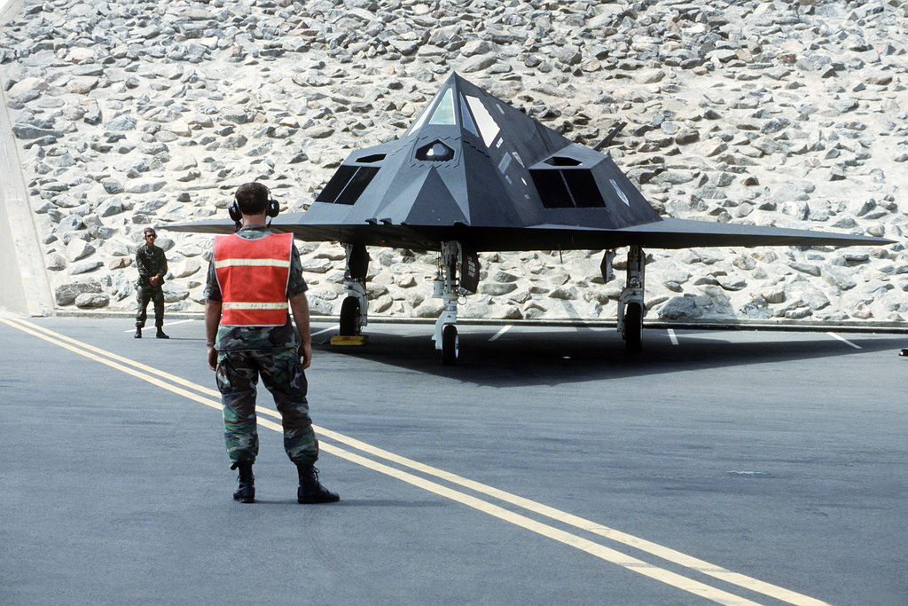 a-ground-crewman-communicates-with-the-pilot-of-an-f-117a-stealth-fighter-aircraft-196ef8-1024.jpg