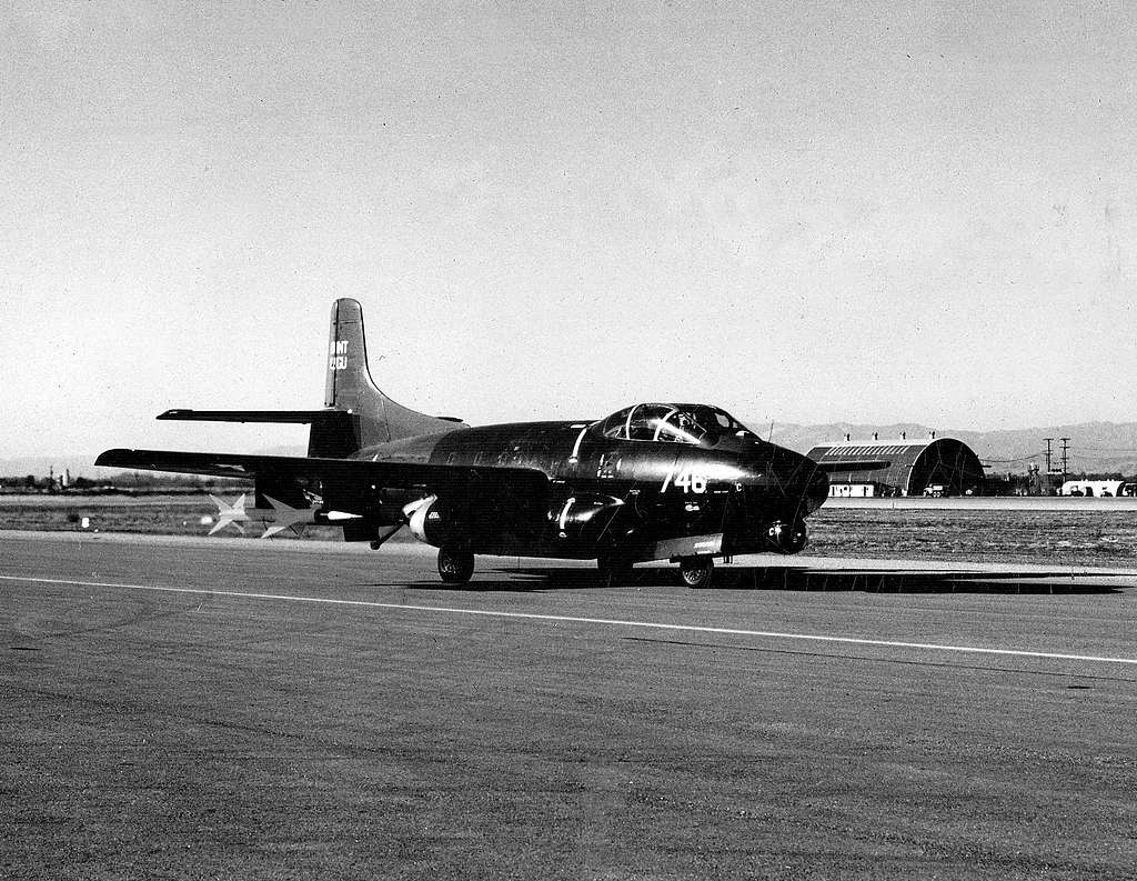 douglas-f3d-1m-with-aam-n-2-sparrow-missile-at-point-mugu-in-1952-574be3-1024.jpg