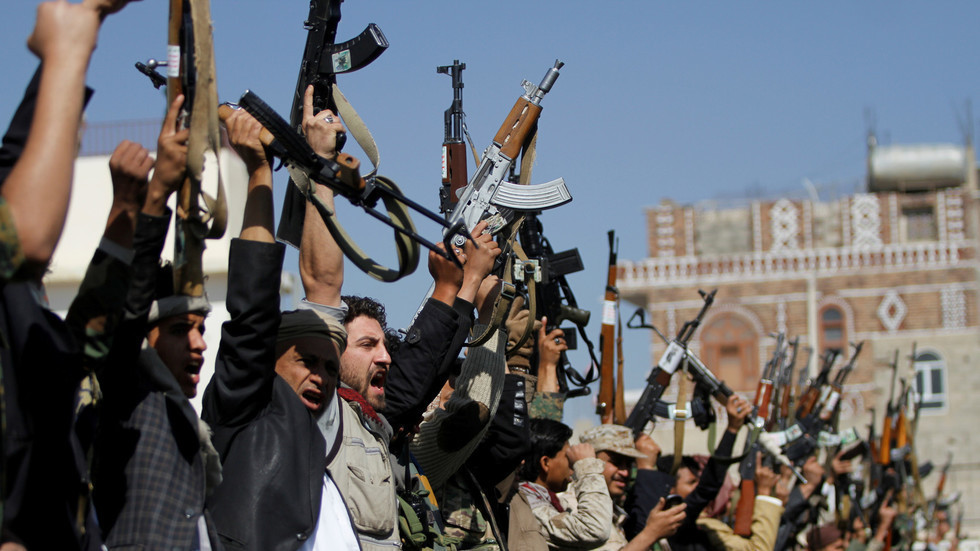 عناصر من قوات الحوثيين في صنعاء