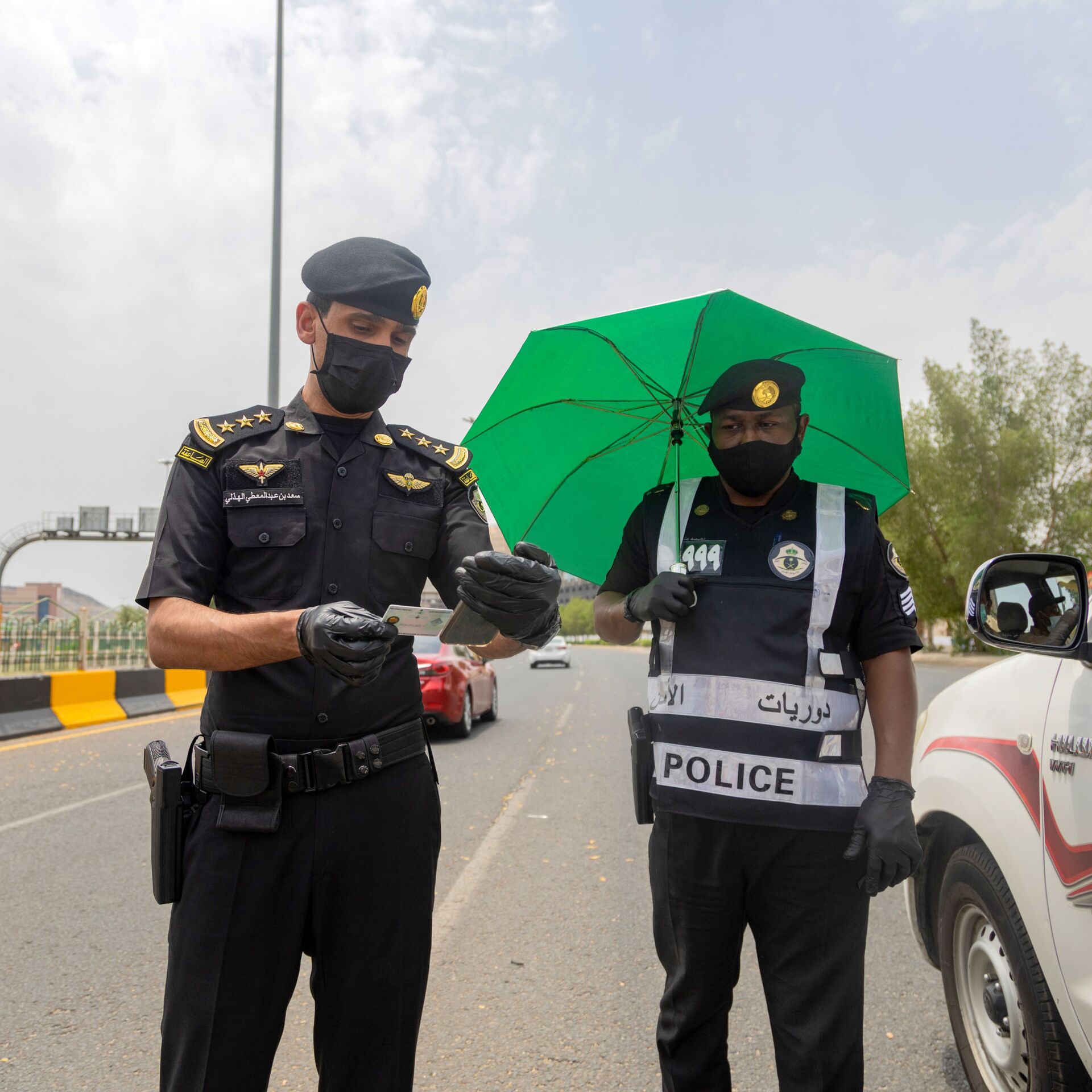 بعد تداول فيديو المخالفة.. الشرطة السعودية تلقي القبض على سائق يسير عكس  الاتجاه - 08.06.2021, سبوتنيك عربي