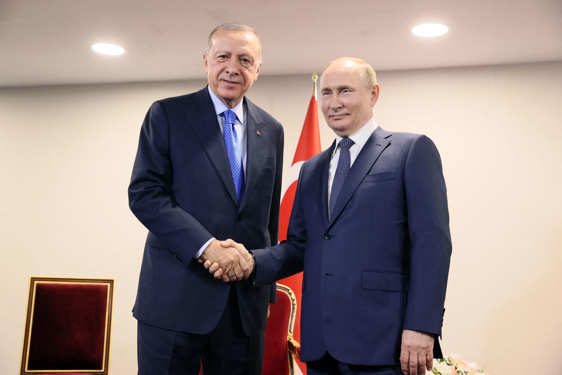 أردوغان يجري اتصالا هاتفيا ببوتين على هامش افتتاح محطة أق قويو النووية.. وهذا ما ناقشاه أردوغان يجري اتصالا هاتفيا ببوتين على هامش افتتاح محطة أق قويو النووية.. وهذا ما ناقشاه