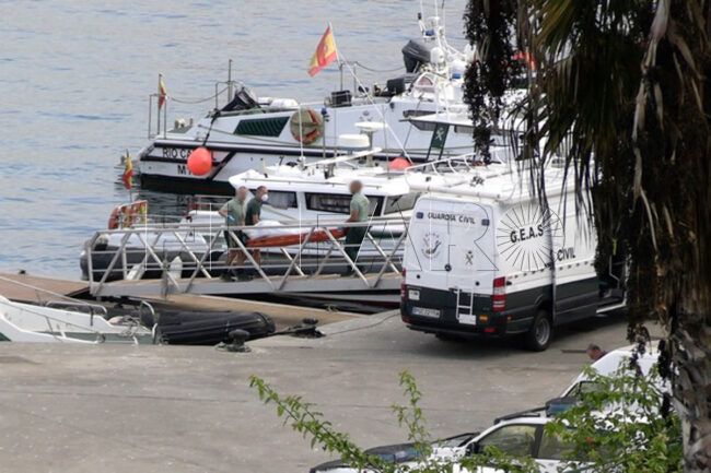 Photos: Civil Guard recovers young body in neoprene Photos: Civil Guard recovers young body in neoprene