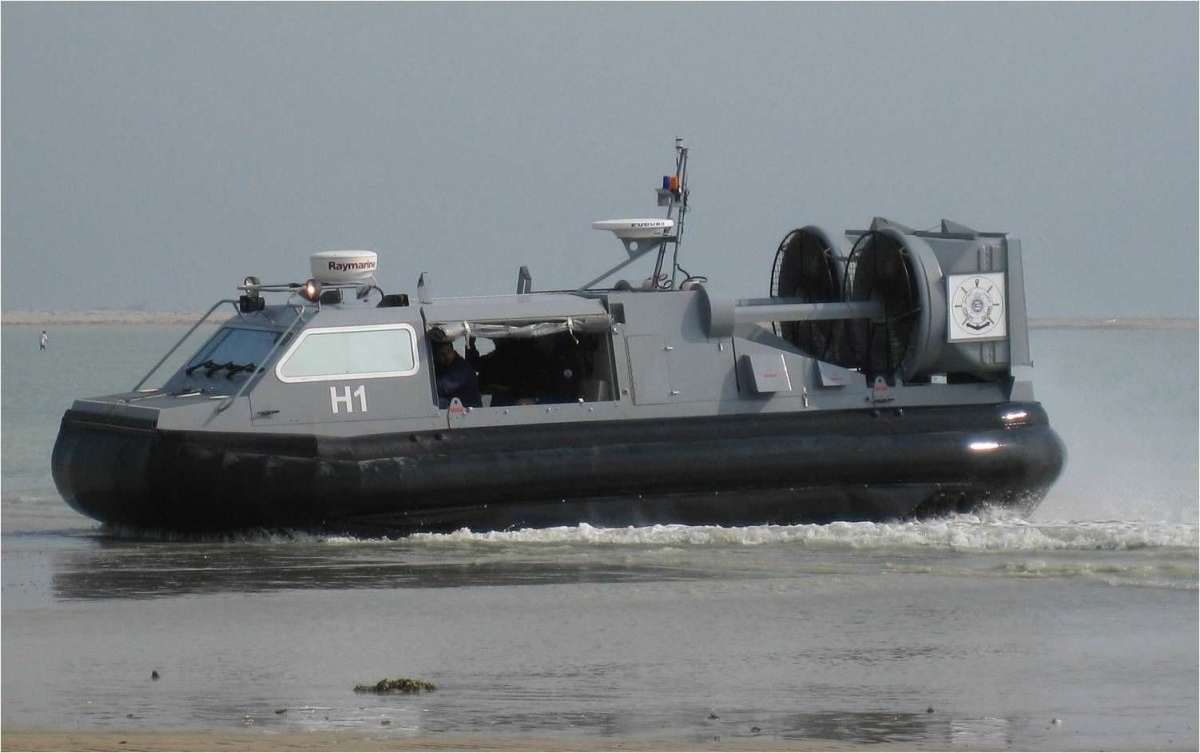 rescue-boat-hovercraft-161731.jpg