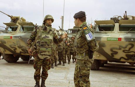 maj-mohamed-el-bahri-operations-officer-moroccan-battalion-is-explaining-the-organisation-and-tasks-of-his-unit-to-the-spanish-leaders.jpg