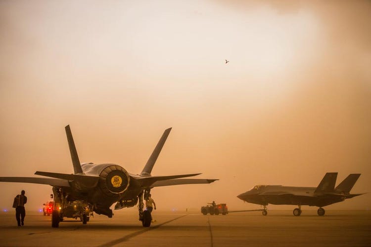 These photos of F-35s engulfed by a sand storm are out of this ...