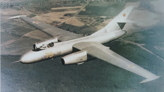 Yak-25-RV-03.webp