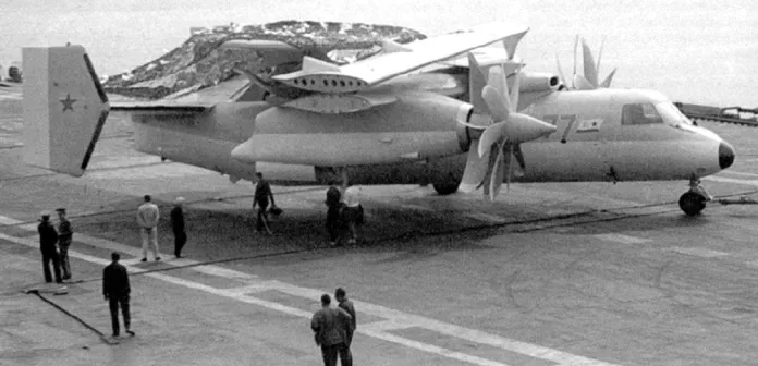 Yak-44-05.webp