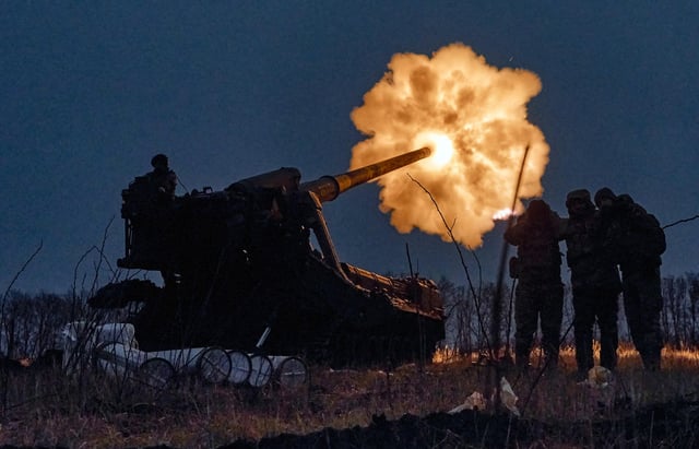 ukrainian-soldiers-fire-a-pion-artillery-system-at-russian-v0-eebld60swfgc1.jpg