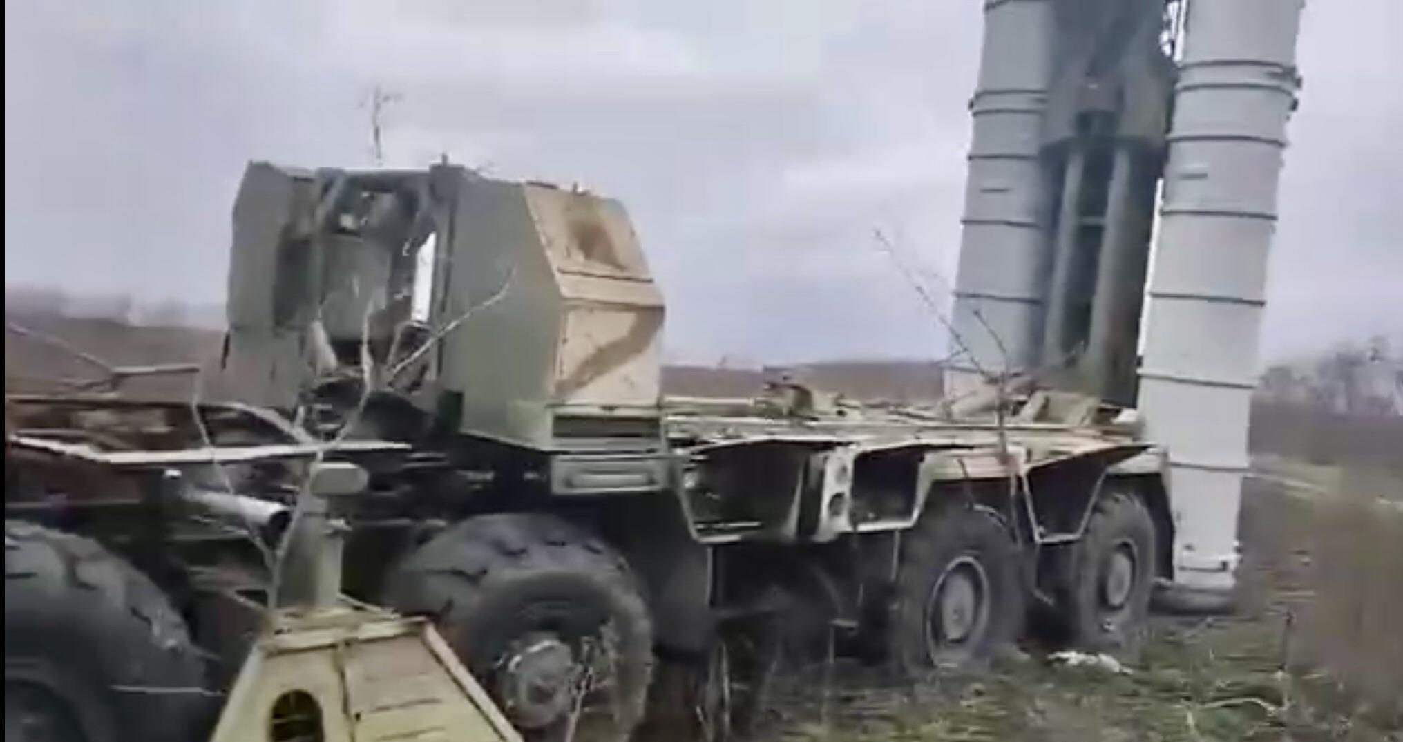 two-russian-s-400-sam-systems-destroyed-in-the-kherson-v0-bx8xdwav8m1a1.jpg