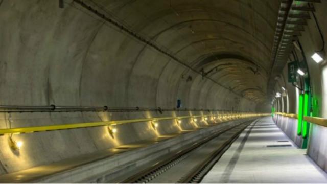 160601081101_longest_deepest_tunnel_switzerland_640x360_epa_nocredit.jpg