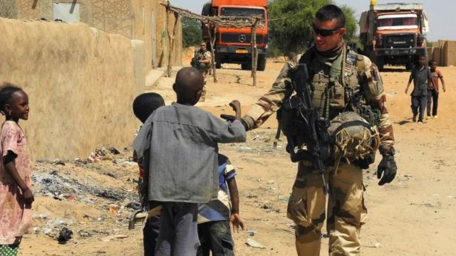جنود فرنسيون في مالي جنود فرنسيون في مالي