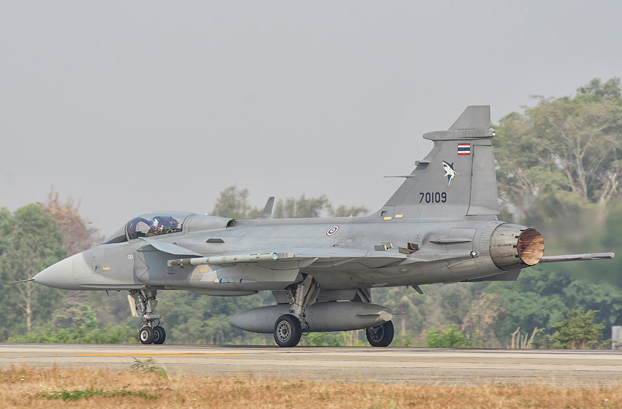 6-royal-thai-air-force-saab-jas-39-gripen-giovanni-colla.jpg
