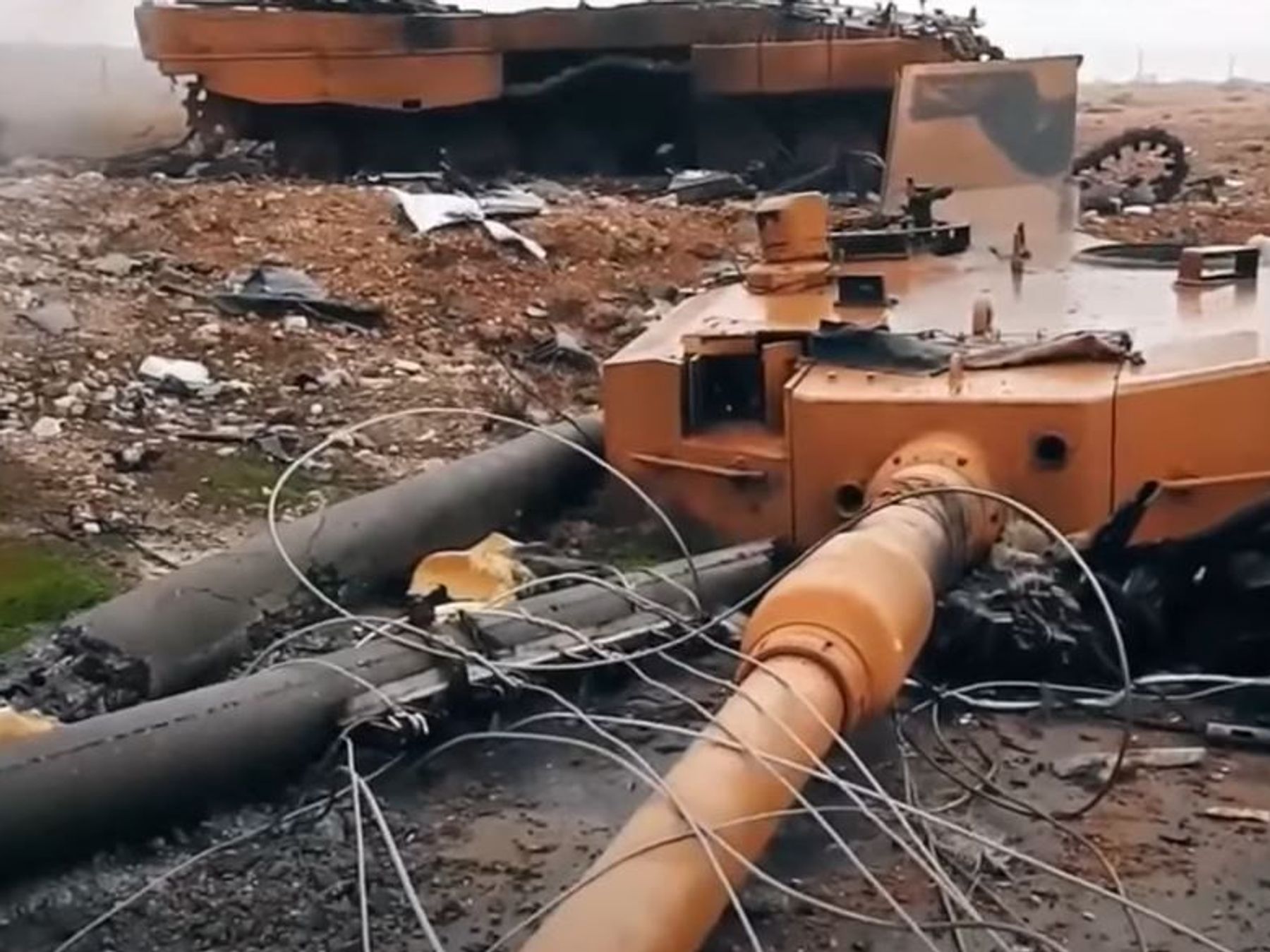 propaganda-bilder-des-islamischen-staates-sollen-zerstoerte-leopard-2-bei-al-bab-in-syrien-zeigen.jpg
