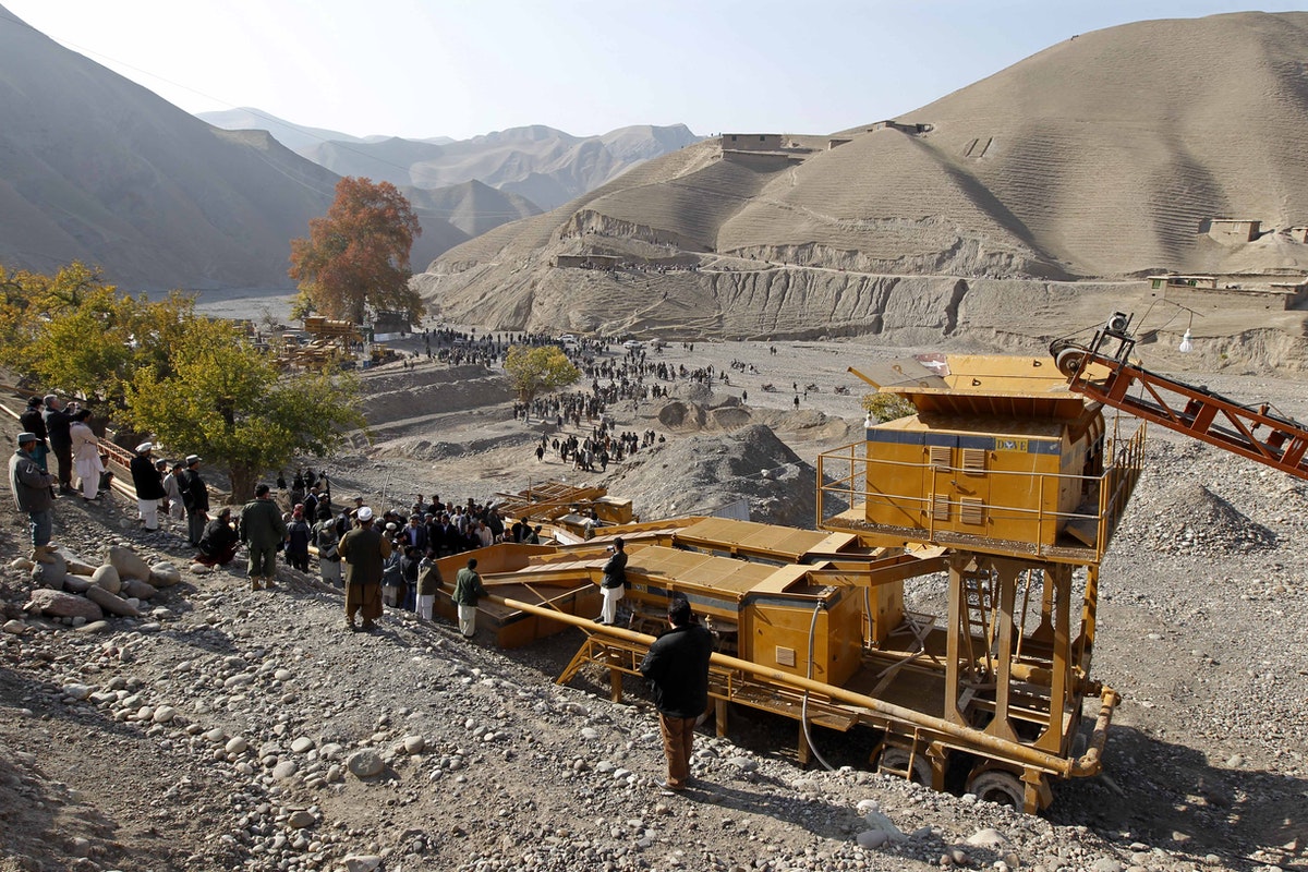  منجم لاستخراج الذهب في مقاطعة تخار، شمالي أفغانستان. 28 نوفمبر 2010. - REUTERS