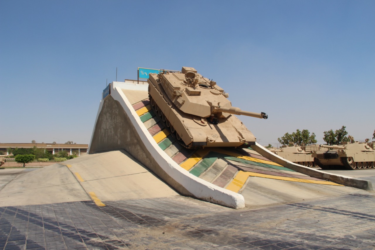  دبابة M1A1 Abrams  (2)