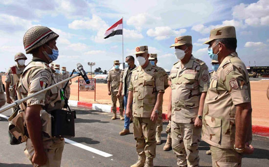وزير الدفاع يشهد إجراءات تفتيش الحرب لأحد تشكيلات الجيش الثانى (2) وزير الدفاع يشهد إجراءات تفتيش الحرب لأحد تشكيلات الجيش الثانى (2)