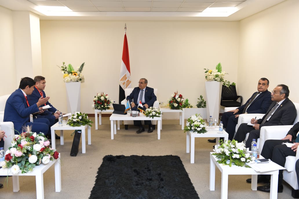 وزير الدولة للإنتاج الحربي يبحث مع وفد كازاخستاني سبل تعزيز أوجه التعاون المشترك (2) وزير الدولة للإنتاج الحربي يبحث مع وفد كازاخستاني سبل تعزيز أوجه التعاون المشترك (2)