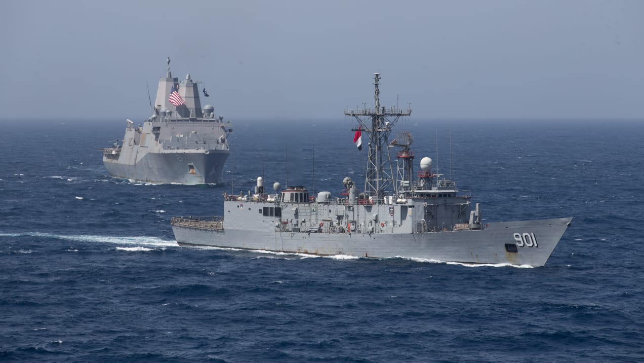 القوات البحرية المصرية والأمريكية تنفذان تدريبًا بحريًا عابرًا بقاعدة البحر الأحمر (5)