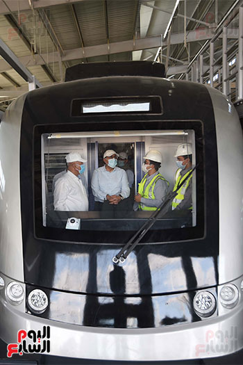 رئيس الوزراء يتفقد أعمال تنفيذ مشروع القطار الكهربائى (23) رئيس الوزراء يتفقد أعمال تنفيذ مشروع القطار الكهربائى (23)