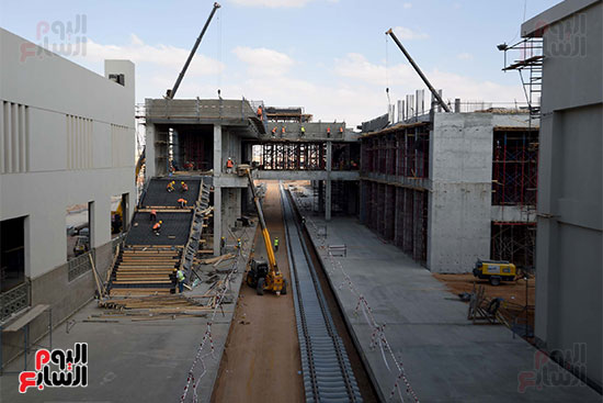 رئيس الوزراء يتفقد أعمال تنفيذ مشروع القطار الكهربائى (17) رئيس الوزراء يتفقد أعمال تنفيذ مشروع القطار الكهربائى (17)