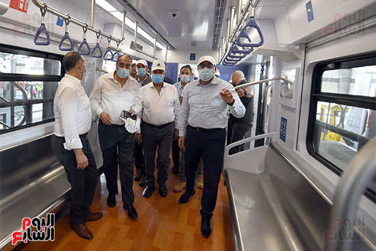 رئيس الوزراء يتفقد أعمال تنفيذ مشروع القطار الكهربائى (25) رئيس الوزراء يتفقد أعمال تنفيذ مشروع القطار الكهربائى (25)