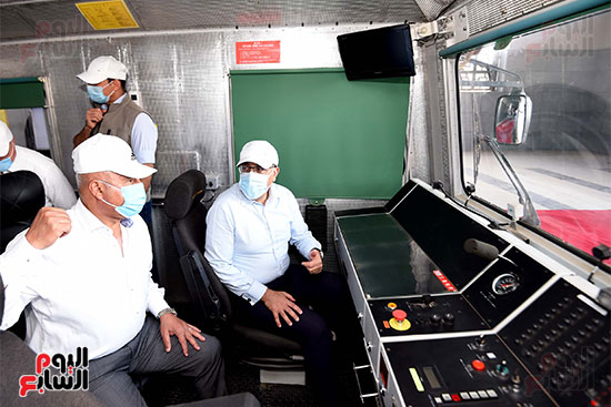 رئيس الوزراء يتفقد أعمال تنفيذ مشروع القطار الكهربائى (14) رئيس الوزراء يتفقد أعمال تنفيذ مشروع القطار الكهربائى (14)