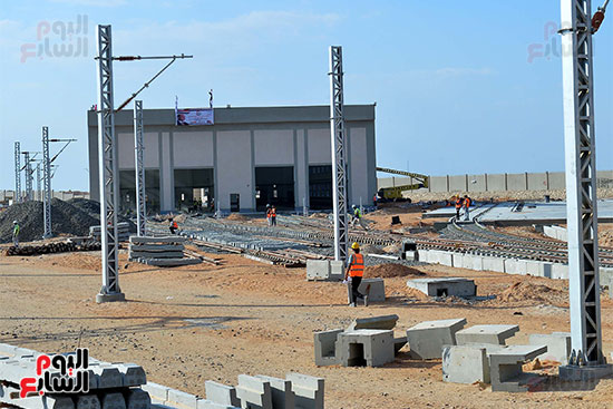 رئيس الوزراء يتفقد أعمال تنفيذ مشروع القطار الكهربائى (12) رئيس الوزراء يتفقد أعمال تنفيذ مشروع القطار الكهربائى (12)