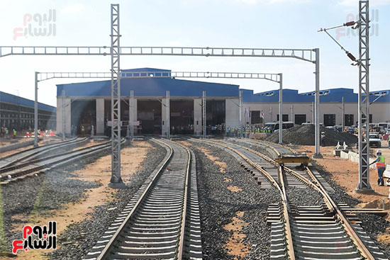 رئيس الوزراء يتفقد أعمال تنفيذ مشروع القطار الكهربائى (22) رئيس الوزراء يتفقد أعمال تنفيذ مشروع القطار الكهربائى (22)